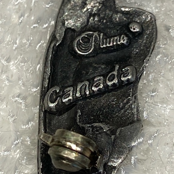 Plumo Canada Lady Pin Brooch Gold And Silver Toned Unisex - Picture 3 of 9